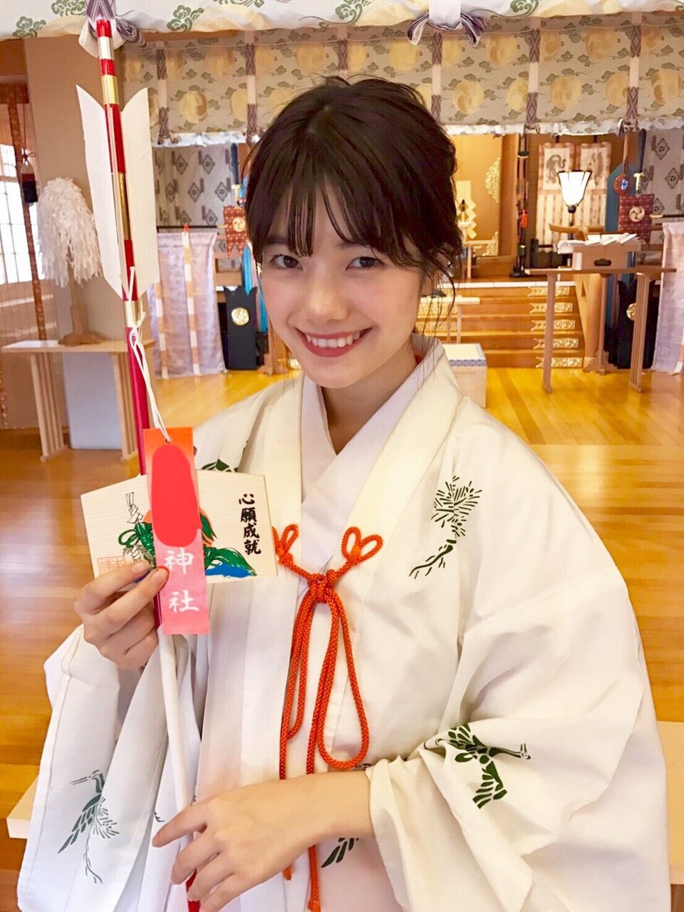 【画像】JK巫女さんが、口を吸ってしまうｗｗｗｗｗｗｗｗｗｗｗｗｗｗｗｗｗｗｗｗｗｗ