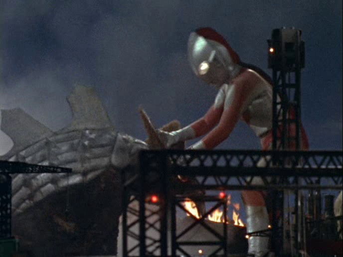 ロボネズ　帰ってきたウルトラマン 2月18日 ウルトラマンジャックがロボネズに噛まれてウイルス感染
