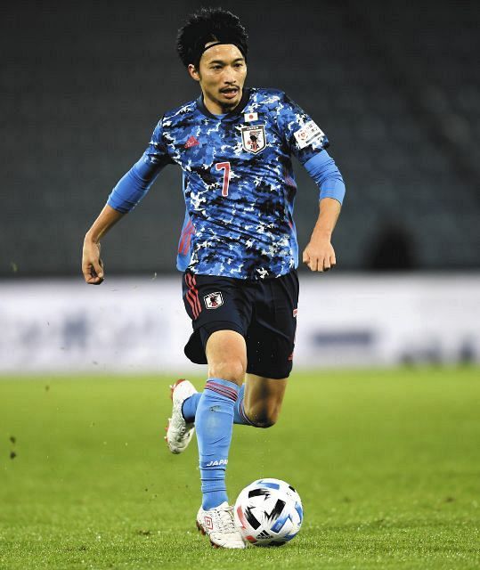 サッカー 柴崎岳 自爆パス を しっかり消化 トリプレッタnews