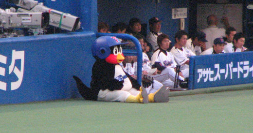 26 つば九郎 花の都の真ん中で