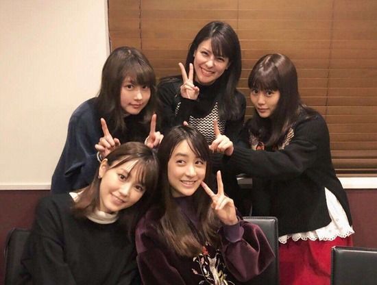 【画像】桐谷美玲・高畑充希・藤井美菜・有村架純・山本美月の再会ショットが神々しすぎるｗｗｗｗｗ