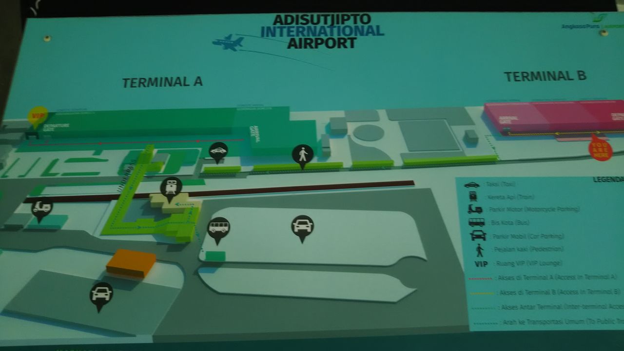 ジョグジャカルタのアジスチプト国際空港 フリーランス ときどきフリーター