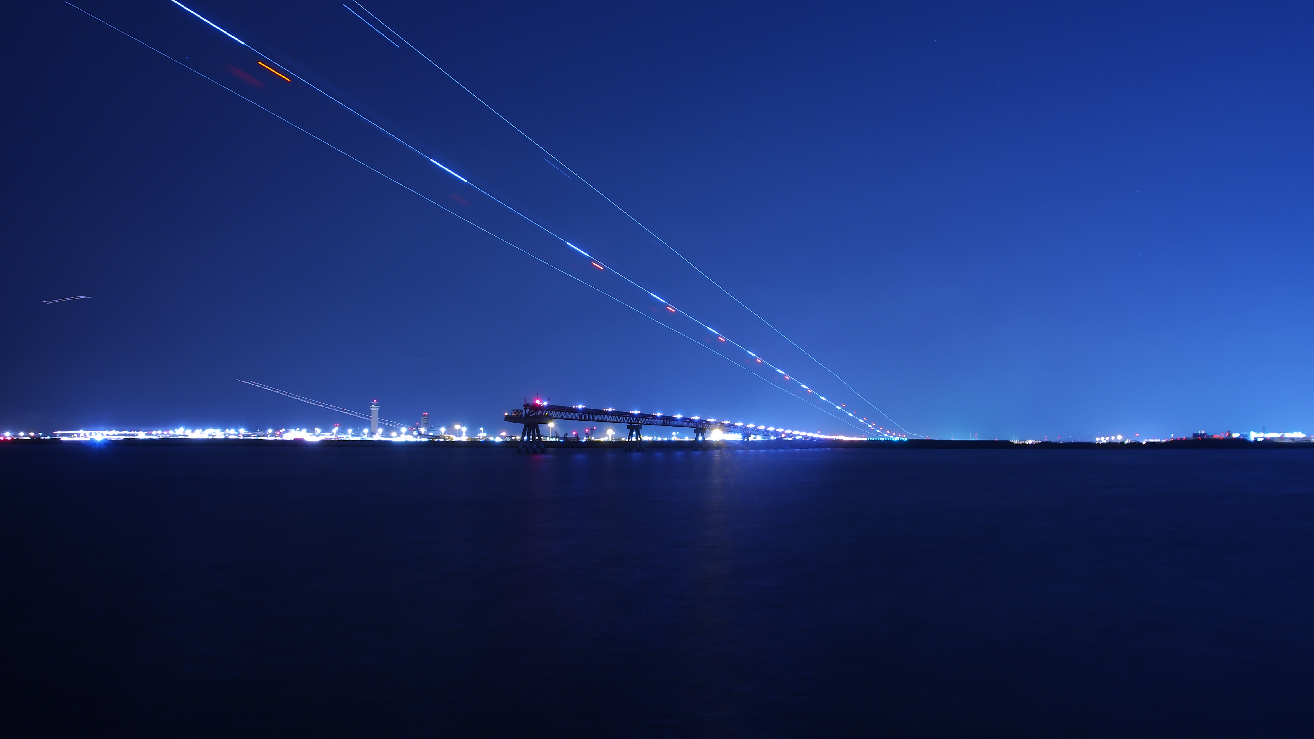 壁紙4 城南島から見える着陸飛行機の軌跡 Tokyo Nightscape