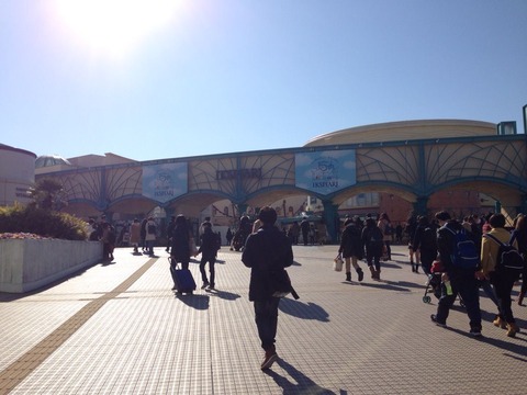 シネマイクスピアリ・舞浜駅南口左手