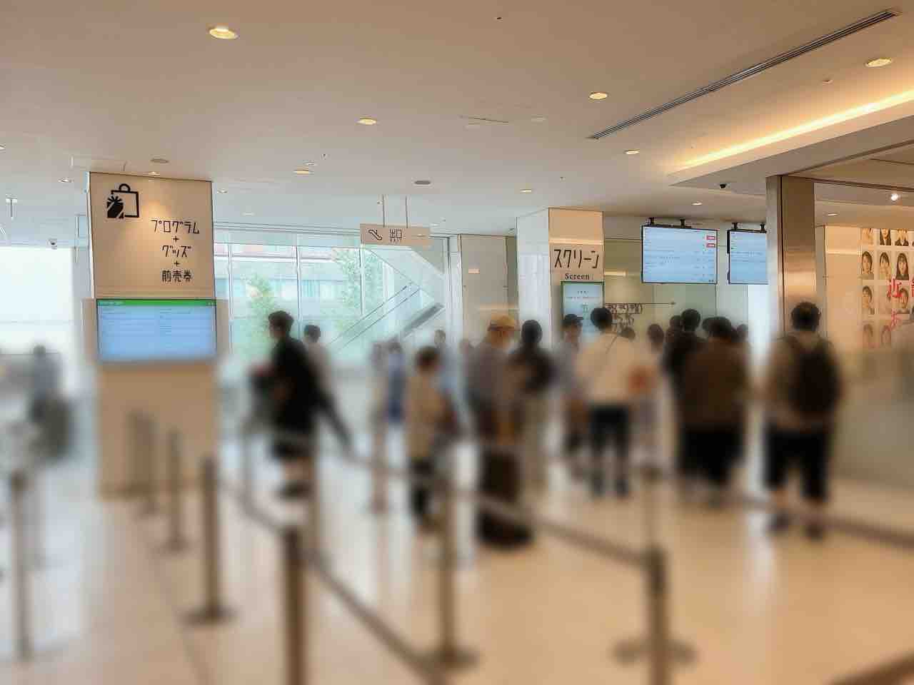 新宿ピカデリー・3階ロビー・スクリーン入場口