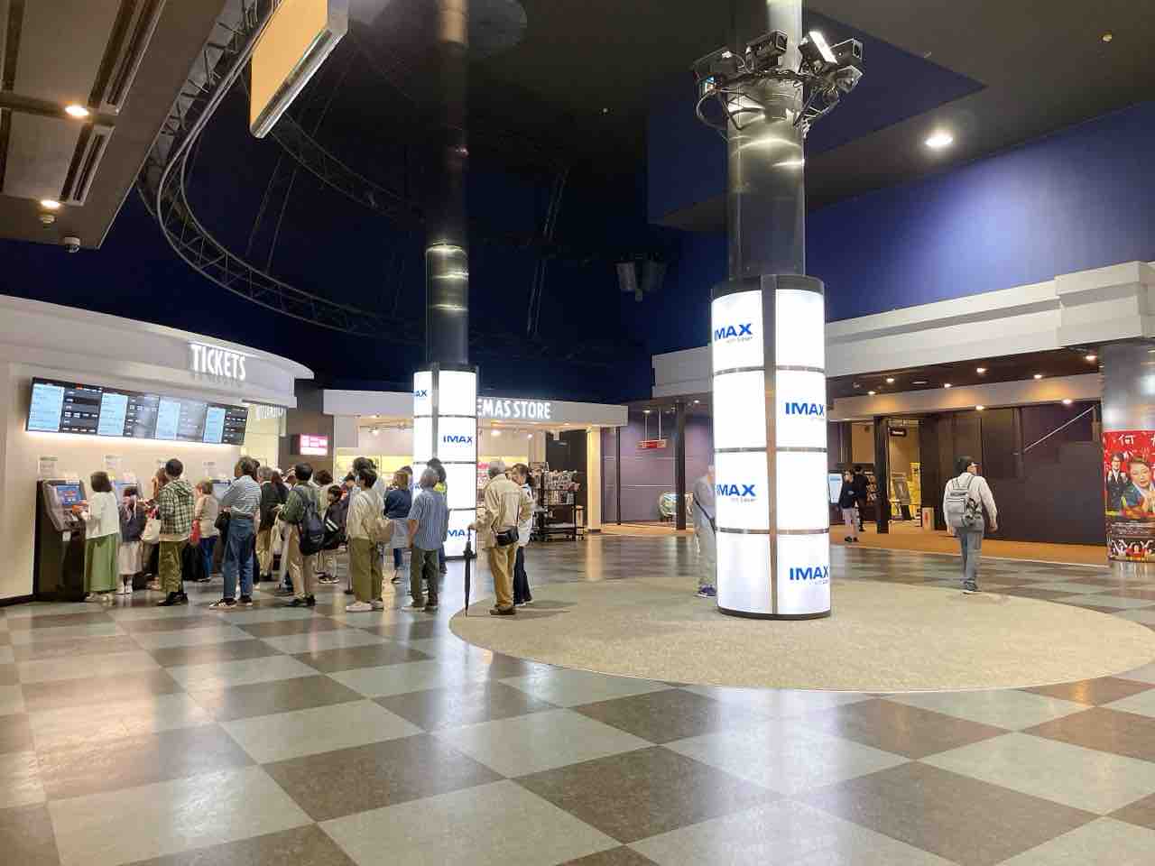 イオンシネマ市川妙典・エントランストイレ側から