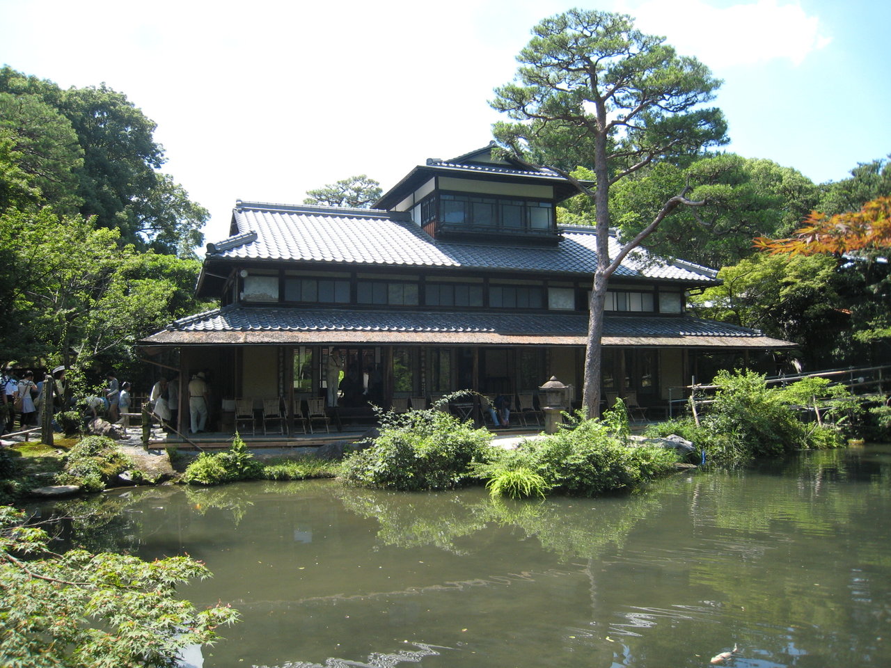 池のほとりのアトリエ この世に家がある限り