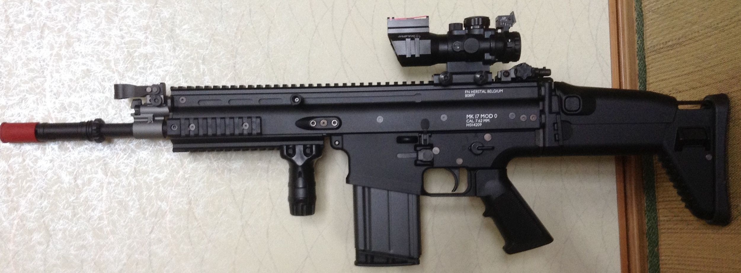 SCAR-H(カスタム済) Aimpoint 光学サイト(レプリカ)付き SCAR-H(カスタム済) Aimpoint 光学サイト(レプリカ)付き