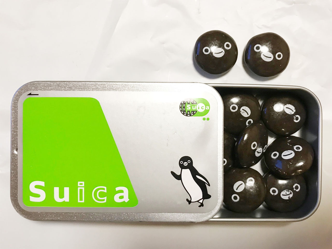 Snsで話題 東京駅土産suicaペンギンのsuica缶チョコレート 19年東京のおすすめお土産選 Snsで話題 東京駅土産suicaペンギンのsuica缶チョコレート 19年東京のおすすめお土産選
