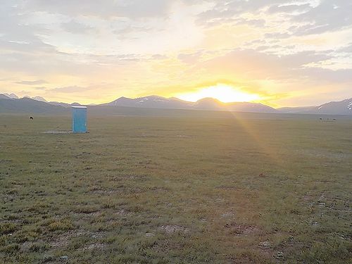 写真4_トイレと朝日.jpg