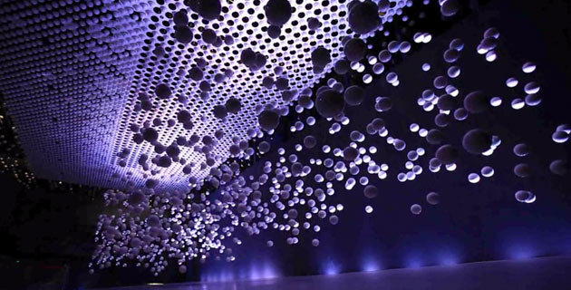 大量の球体が動き 輝き 驚異のアート空間を作る キネティックアートの演出 Tokyo Bravo