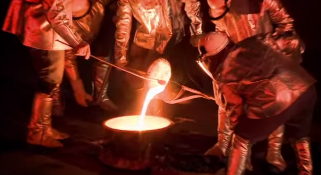 日本では絶対無理 溶けた鉄をぶちまける危険アート La Pared De Fuego Tokyo Bravo 日本では絶対無理 溶けた鉄をぶちまける危険アート La Pared De Fuego Tokyo Bravo