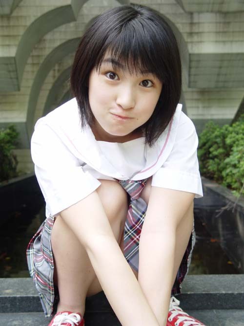 はるなの一撃ッッ 地面直接座るって 杏野はるなの日常 はるなの一撃ッッ 地面直接座るって 杏野はるなの日常