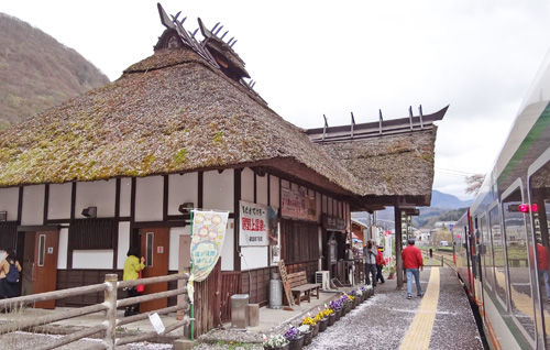 0湯野上温泉駅、列車500