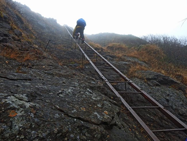 0権現岳山頂直下の20m鉄はしご650