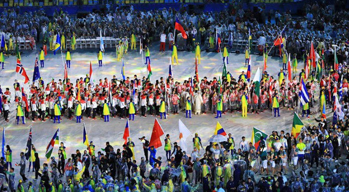 ol9入場する日本人選手団700