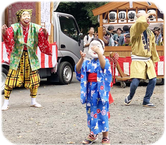 小学生低学年のお囃子踊り子600