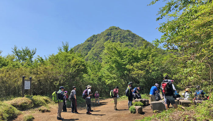 0夕日の滝分岐から望む金時山700