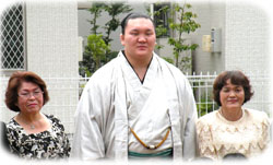 横綱と園長先生たち250