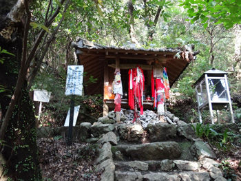大日寺奥の院・爪彫薬師350