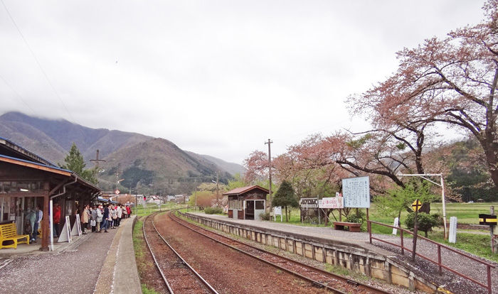 0芦ノ牧温泉駅ホーム700