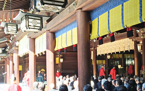 0神殿向かう神職たち_500