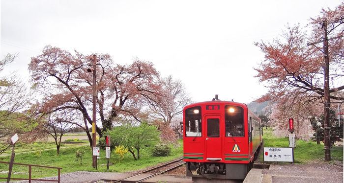 0入線する車両700
