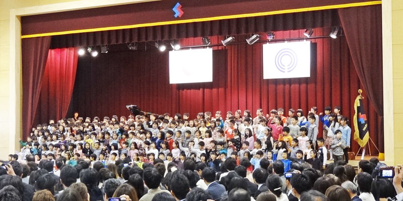 0新2年生による合唱_800