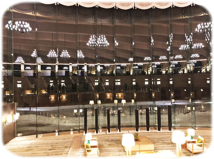 0夜のウインザーホテルロビ700