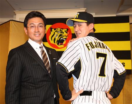 阪神 藤川俊が入団発表 実感わいた トマトかじってけぇ 阪神 藤川俊が入団発表 実感わいた トマトかじってけぇ