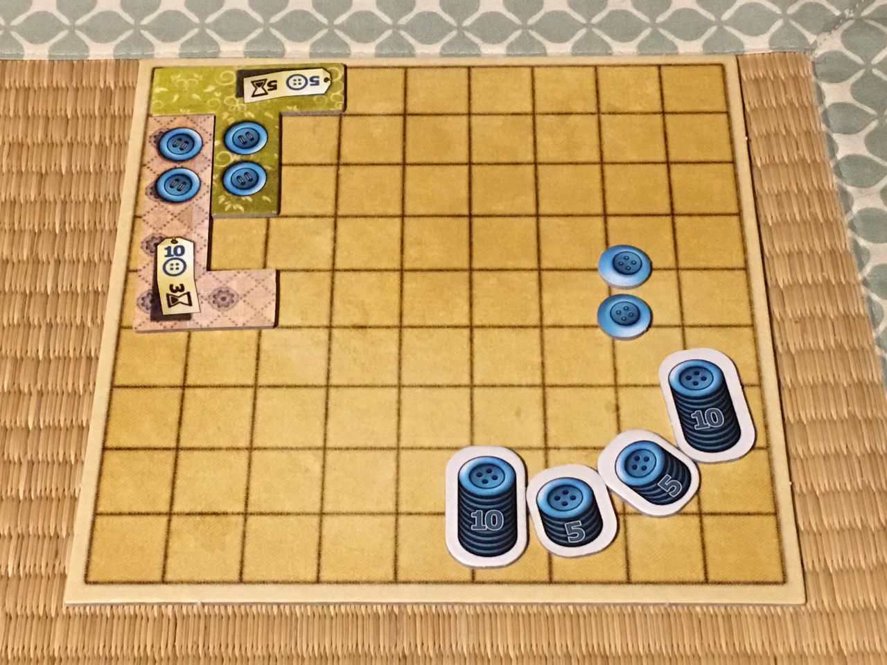 ボタンと時間を管理して 美しいキルトを作ろう パッチワーク 日本語版 とまとのボドゲさんぽ ボタンと時間を管理して 美しいキルトを作ろう パッチワーク 日本語版 とまとのボドゲさんぽ