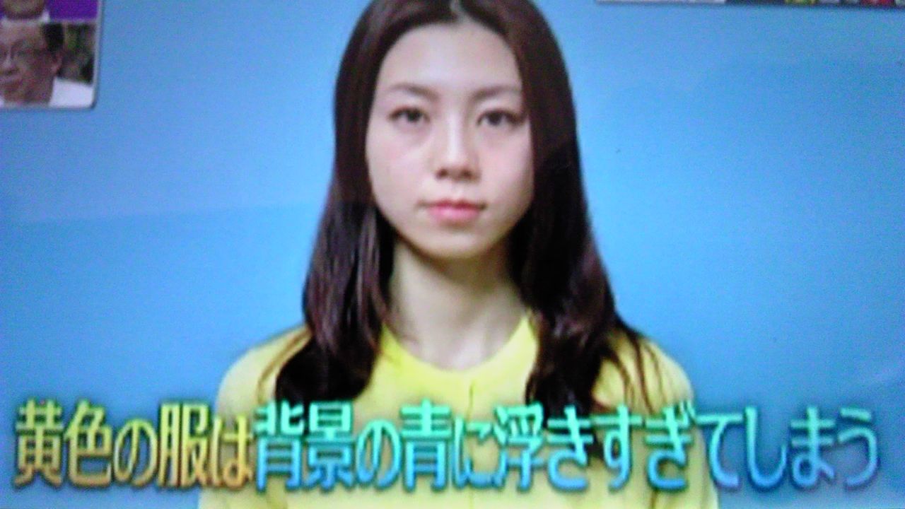 免許証の写真には キレイに写る服の色と 着てはいけない色がある 蜻蛉の一人言