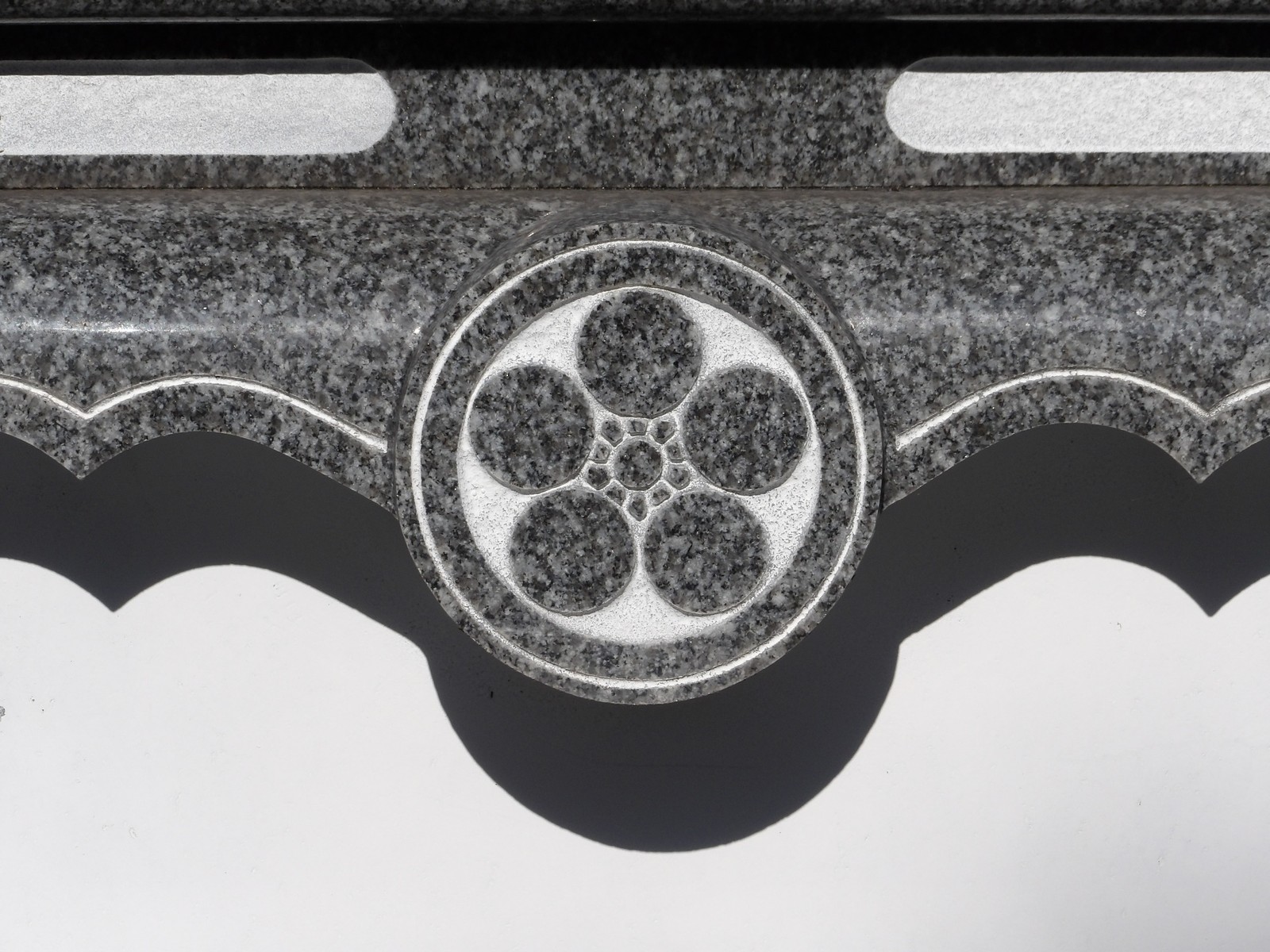 伊予甘崎城 逆さ梅鉢の軒平瓦 とんぼ草