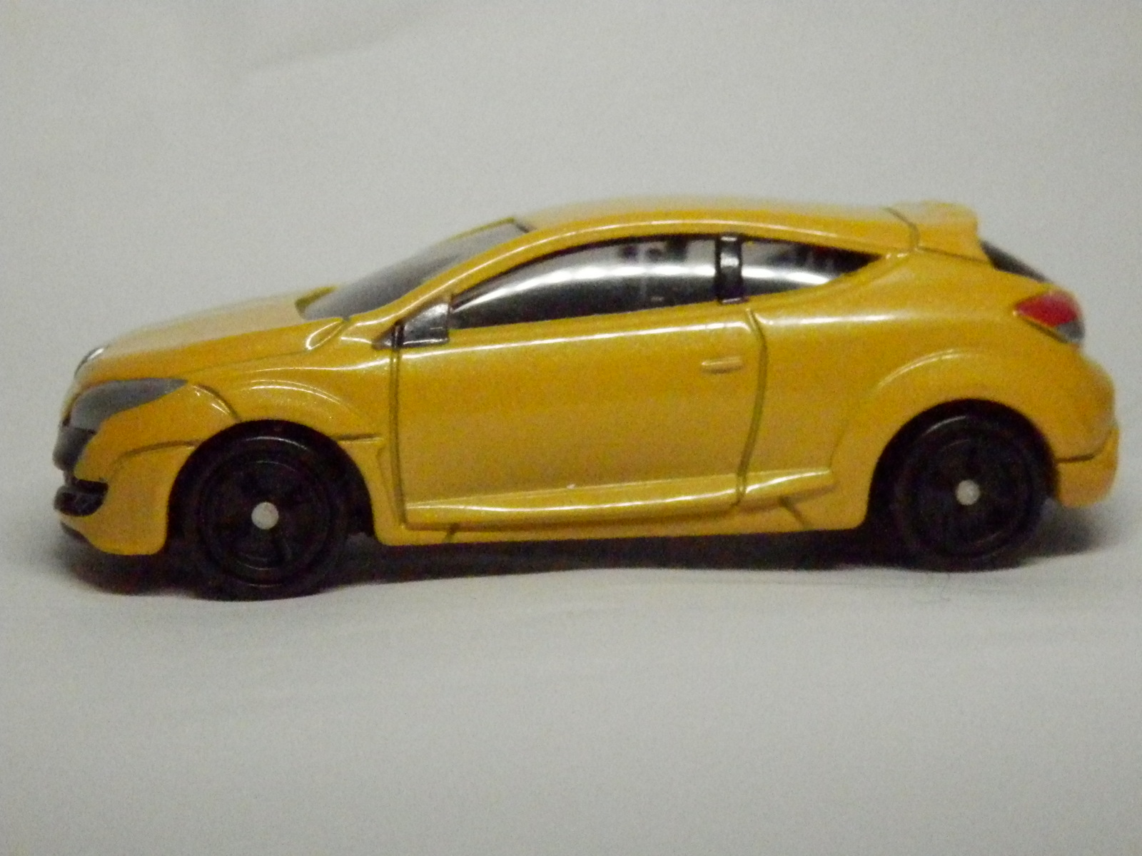 トミカ 2012年9月新車 元No.44 ルノー メガーヌ RS レビュー