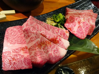 「炭火焼肉たむら」