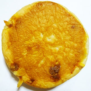 香ばしいアーモンドとキャラメルのクリームパン