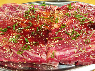 「焼肉マル」
