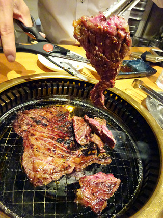 「焼肉マル」