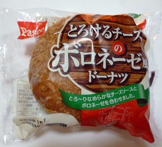 とろけるチーズのボロネーゼドーナツ