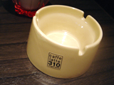 「スタンディング・グリル・ワイン百」ashtray