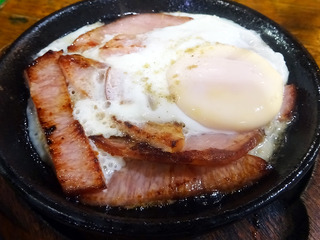 「カミナリ酒店」