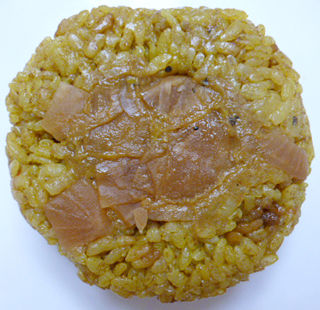 得正カレーおにぎり(福神漬け入り)