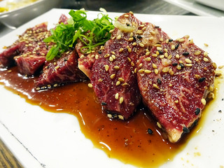 「焼肉どんどん」