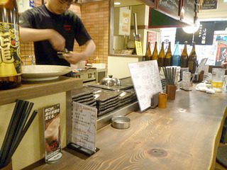 「鉄板串酒場しん家」