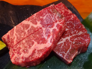 「炭火焼肉たむら」