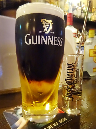 「IRISH PUB WISTERIA」