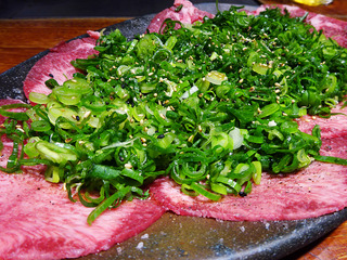 「焼肉マル瓦どんどん」