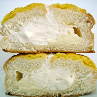 パンdeシュー<レアチーズ風味クリーム&ホイップ>