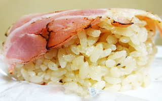 炙り焼ベーコンおむすび