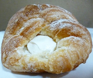ホイップクリームクロワッサン(ジャージー牛乳入りホイップ)